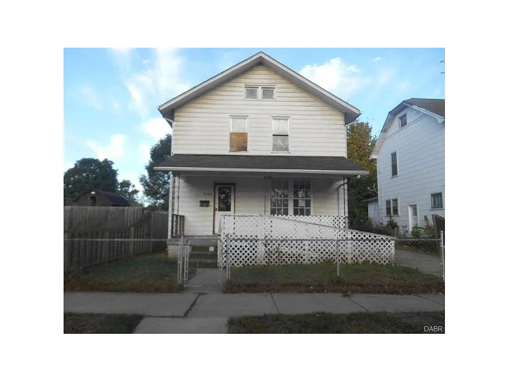 2104 Pearl St photo 1