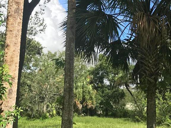 3rd image of 3605 E Wilderness Dr