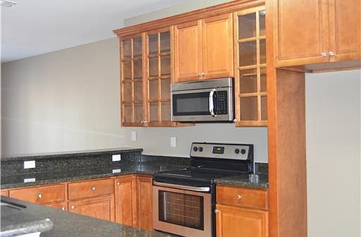 3rd image of 120 Mirabeau Ct