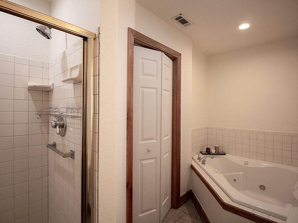 1st image of 8550 Hidden Valley Dr