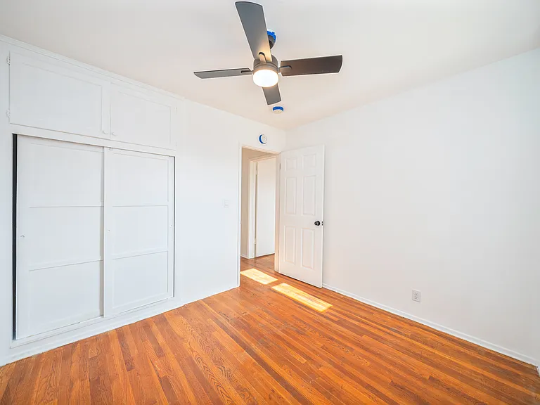 Lindell Ave — Photo 9