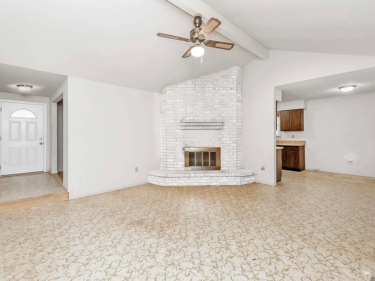 4 bed, 2127 sqft, $2,400 — Photo 3
