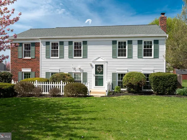 2451 Cypress Dr, Lancaster, PA 17602