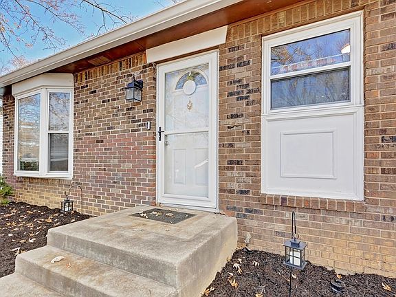 4th image of 3131 S Fairington Dr