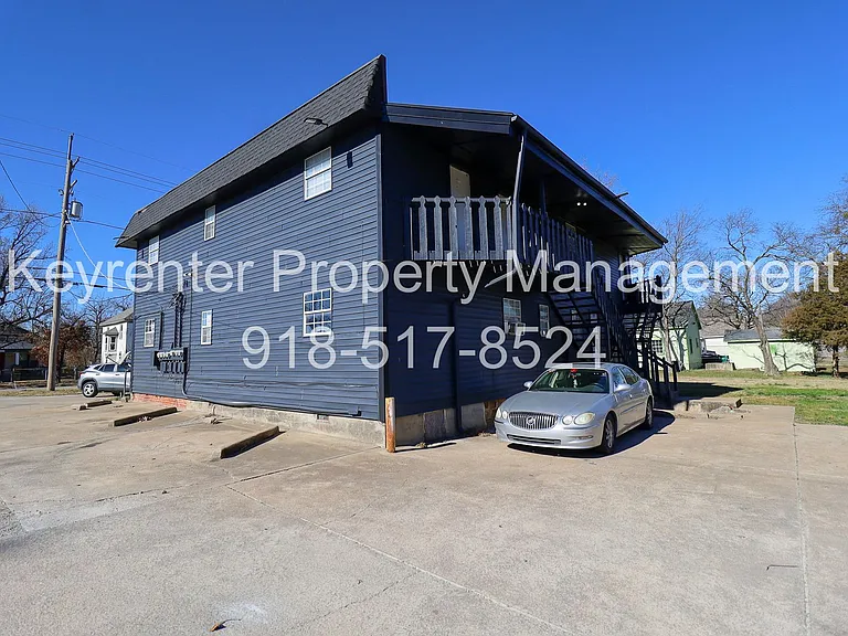 S Maple St Apartments — Photo 17