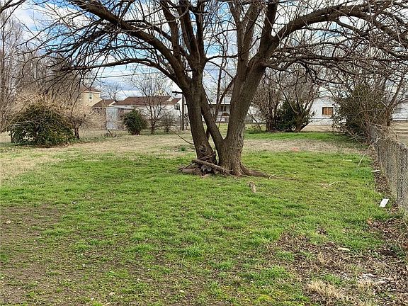 2nd image of 1224 SW 47th St