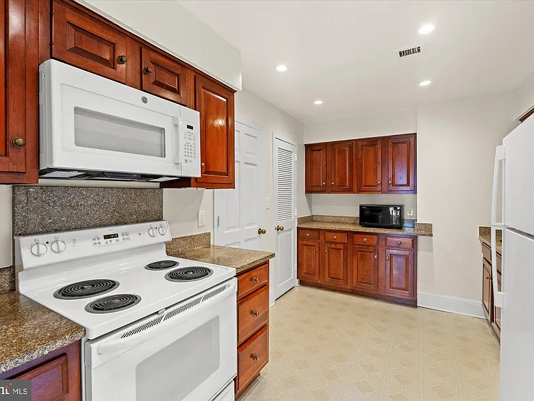 8101 Connecticut Ave #S410 — Photo 12