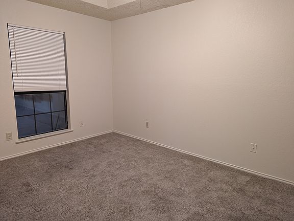 5th image of 942 Irene St