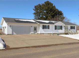 425 S East St, New Auburn, WI 54757