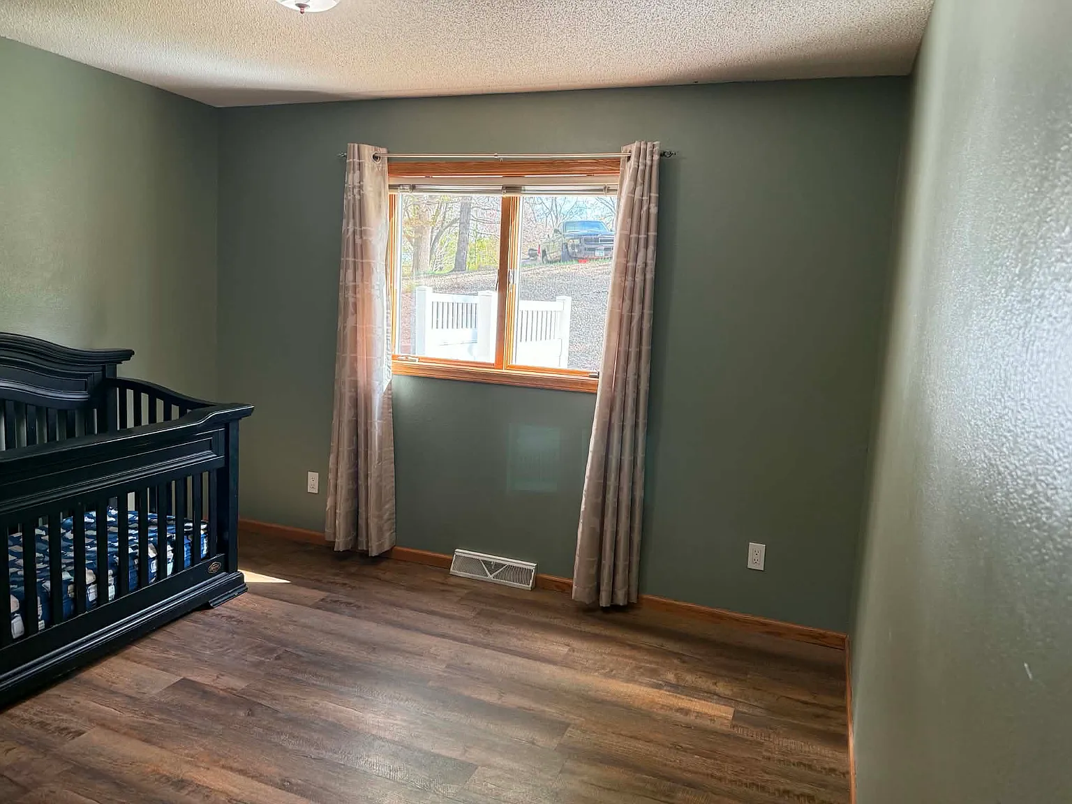 4 bed, 2.5 bath, 2664 sqft, $2,300 — Photo 3