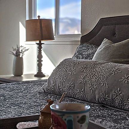 Master Bed Mountain Views