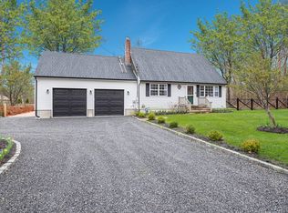 71 Hampton Rd, Hampton Bays, NY 11946