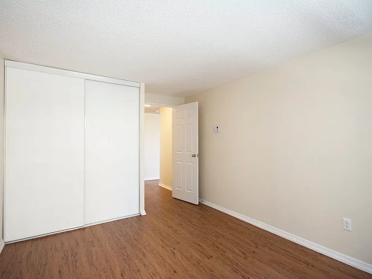 285 Loretta Ave S — Photo 9