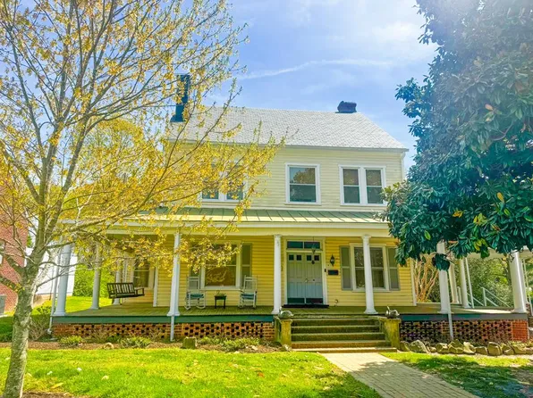 615 S Main St, Blackstone, VA 23824