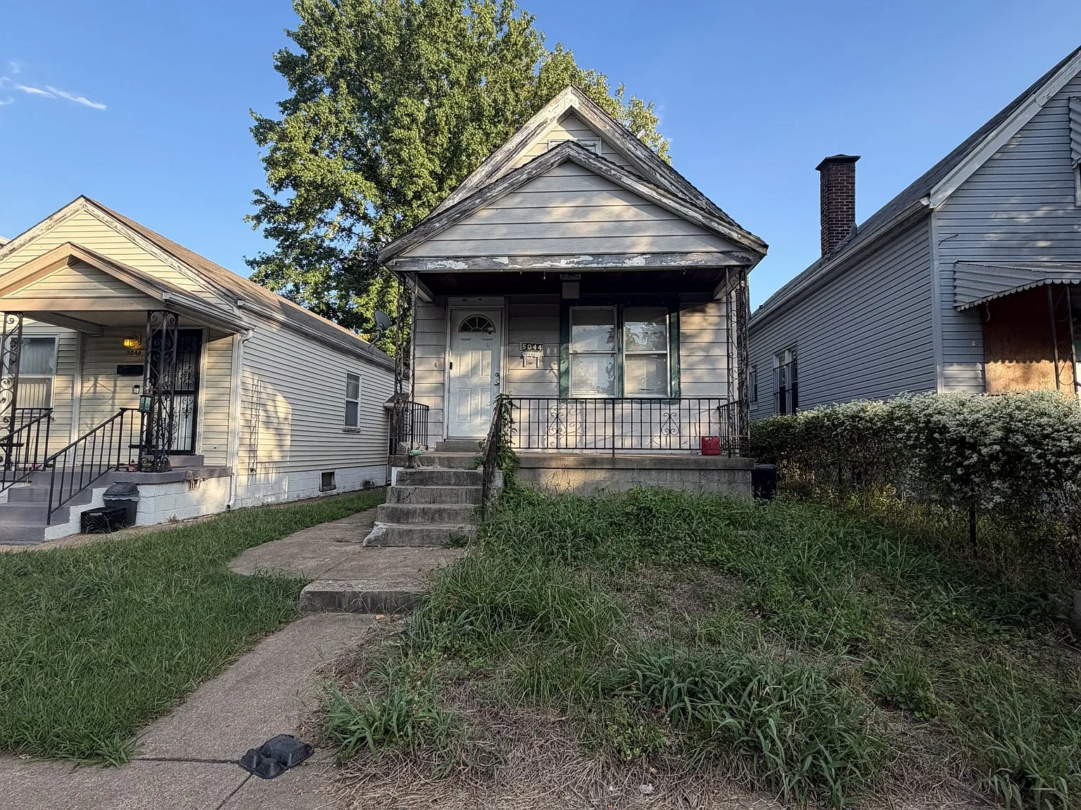 3 bed, 740 sqft, $900 — Photo 2