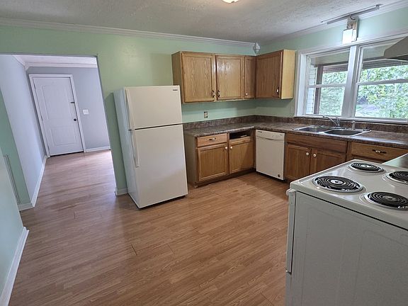 3rd image of 848 N Hurricane Creek Rd