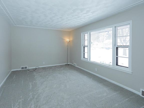 211 Evelyn Ave-104
