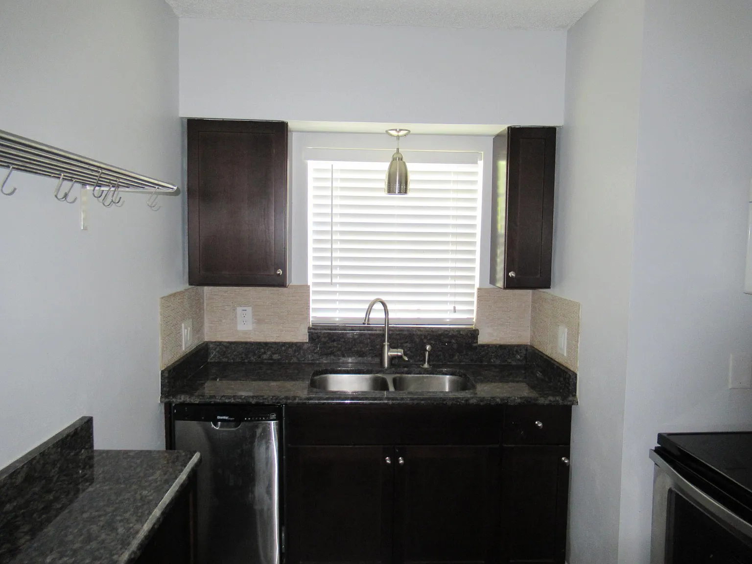 2 bed, 1000 sqft, $1,800 — Photo 2