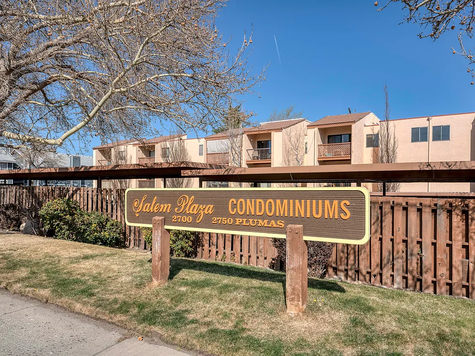 2700 Plumas St #208