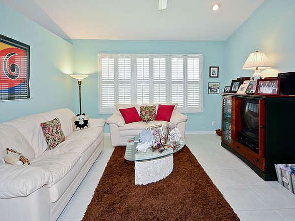 5th image of 10338 Utopia Cir N