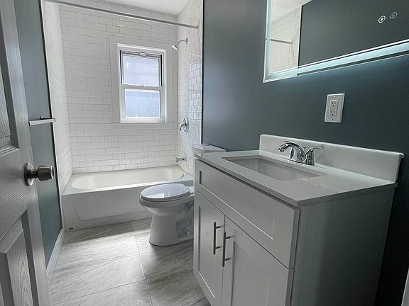 5th image of 9304 Foster Ave #1