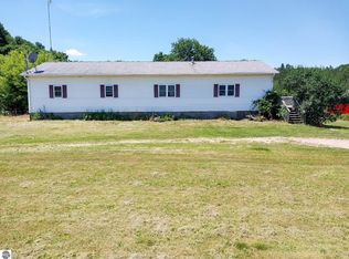 4775 N Crystal Rd, Vestaburg, MI 48891