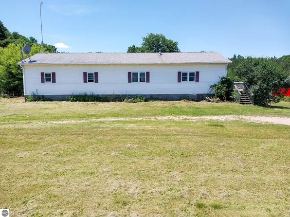 4775 N Crystal Rd, Vestaburg, MI 48891