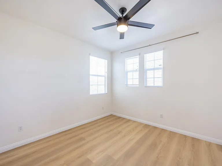 24153 Paseo Del Rancho Dr — Photo 16