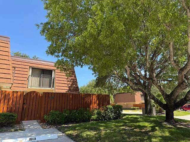 Building Photo - 3013 30th Ct
