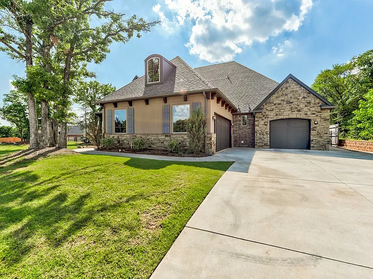 2916 Pacifica Ln — Photo 3