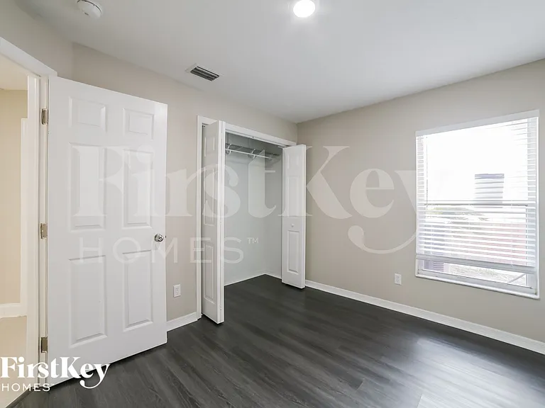9812 Cristina Dr — Photo 11