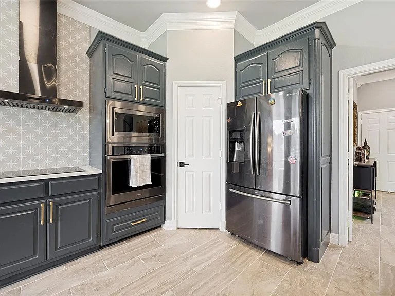 818 Riviera Dr — Photo 21