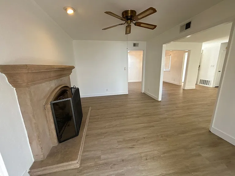 1419 Yolanda Ct — Photo 9