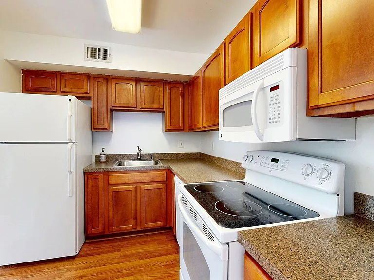 2201 S Huron Pkwy #1 — Photo 6