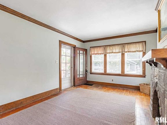 5th image of 403 E Melbourne Ave