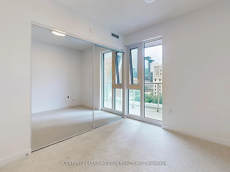 230 Simcoe St #726 — Photo 15