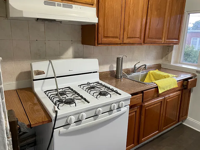 2725 Wallace Ave #2F — Photo 8