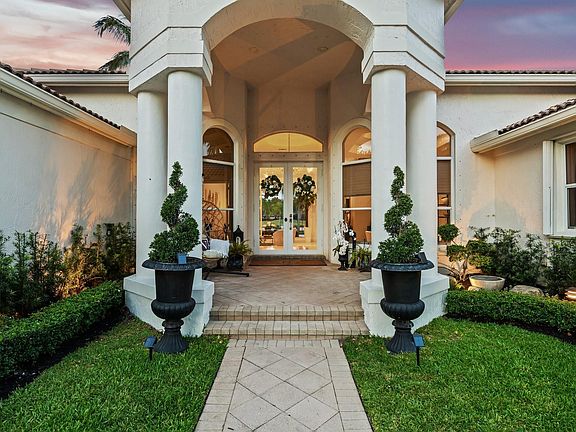 2nd image of 2517 Montclaire Circle