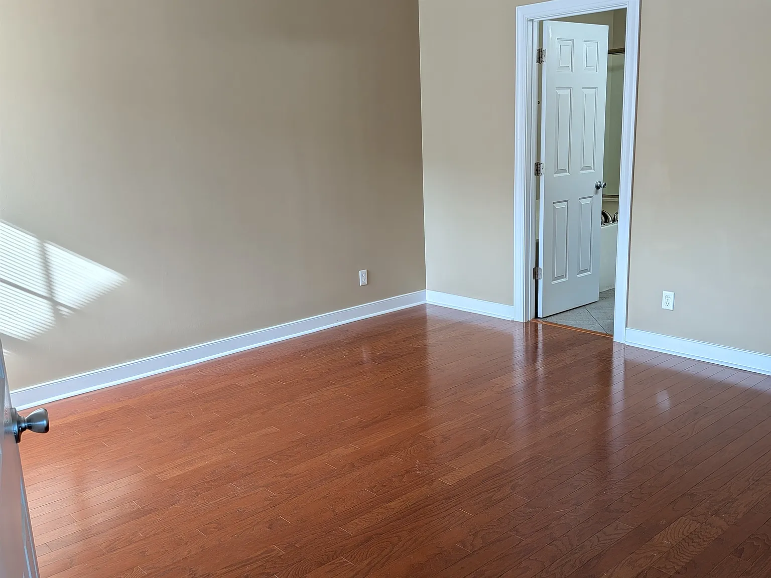 3 bed, 2128 sqft, $2,600 — Photo 3