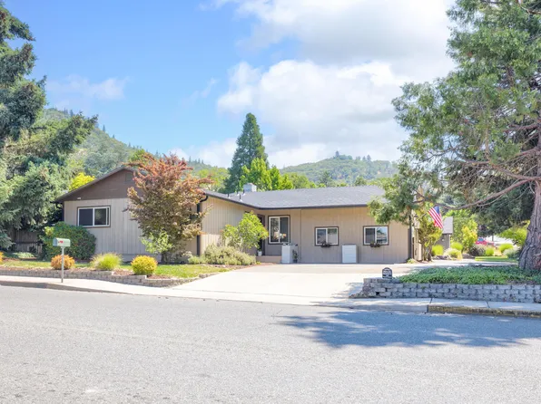 705 NE Beacon Dr, Grants Pass, OR 97526