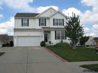 2302 Quartz Dr, Papillion, NE 68046