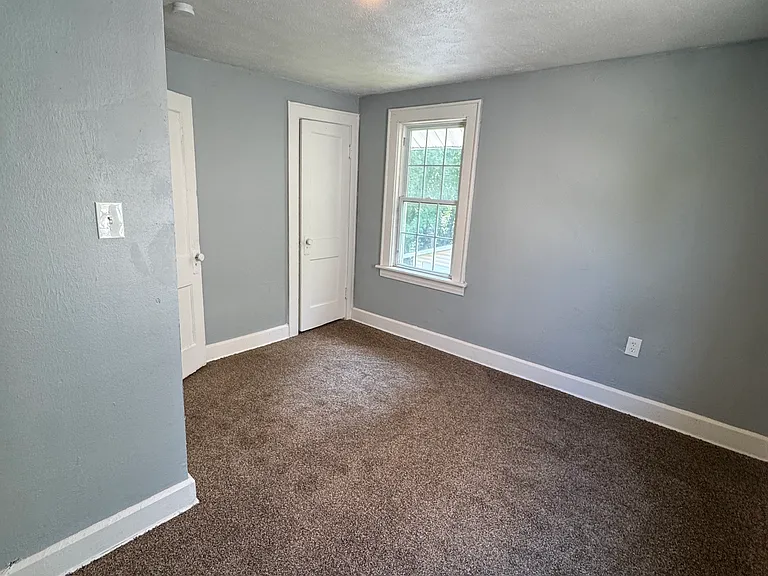 910 Whittier Ave — Photo 14
