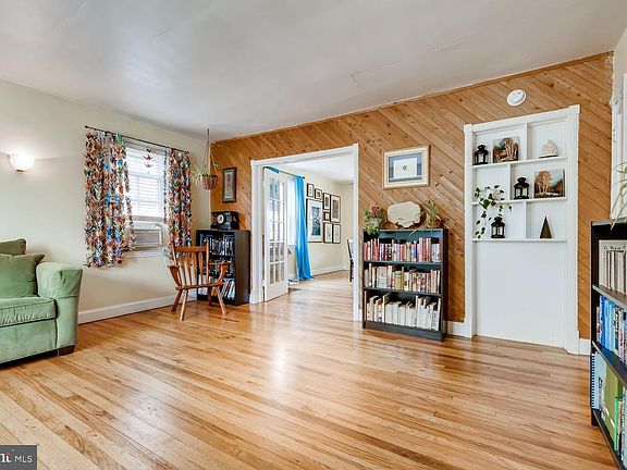 2nd image of 17 Shady Nook Ave