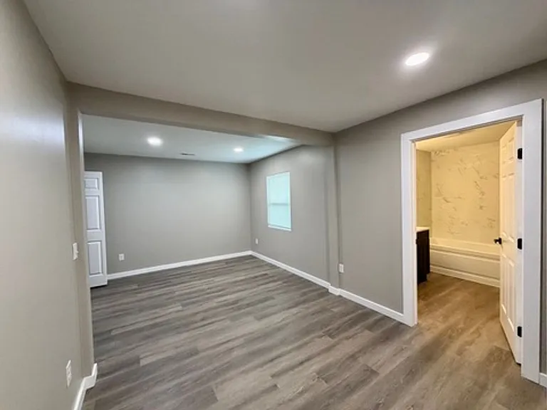 1755 S Greenwood Ave — Photo 4