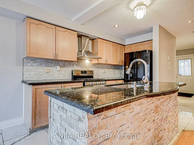 146 Billingsley Cres — Photo 14