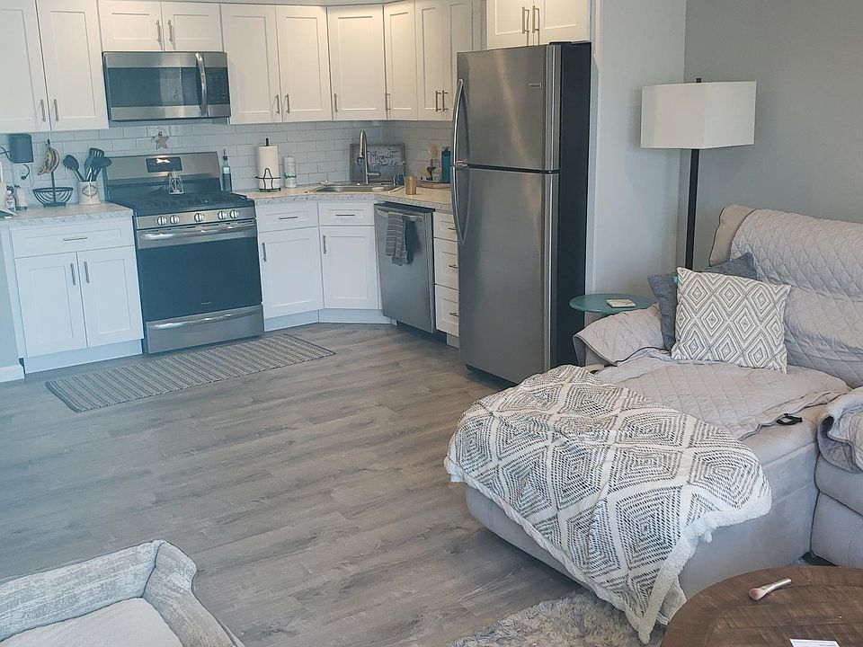 1st image of 616 E Broadway #4