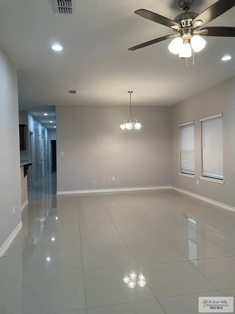 Building Photo - 4314 Ramona Cir #B