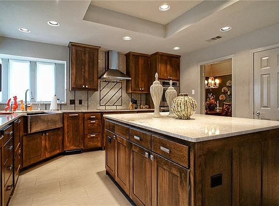 2nd image of 3805 Welwyn Way Dr