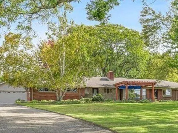 24001 W River Rd, Grosse Ile, MI 48138