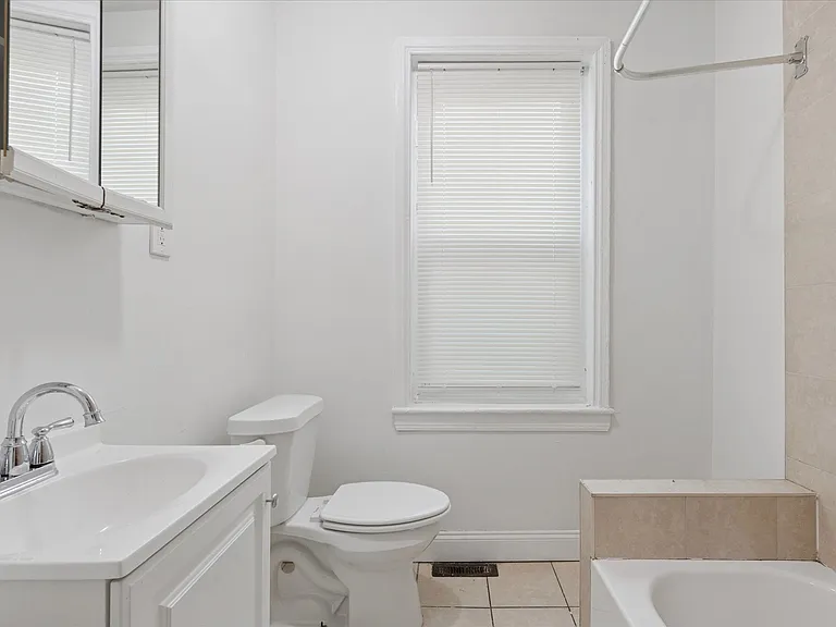 2054 W Glenwood Ave — Photo 15
